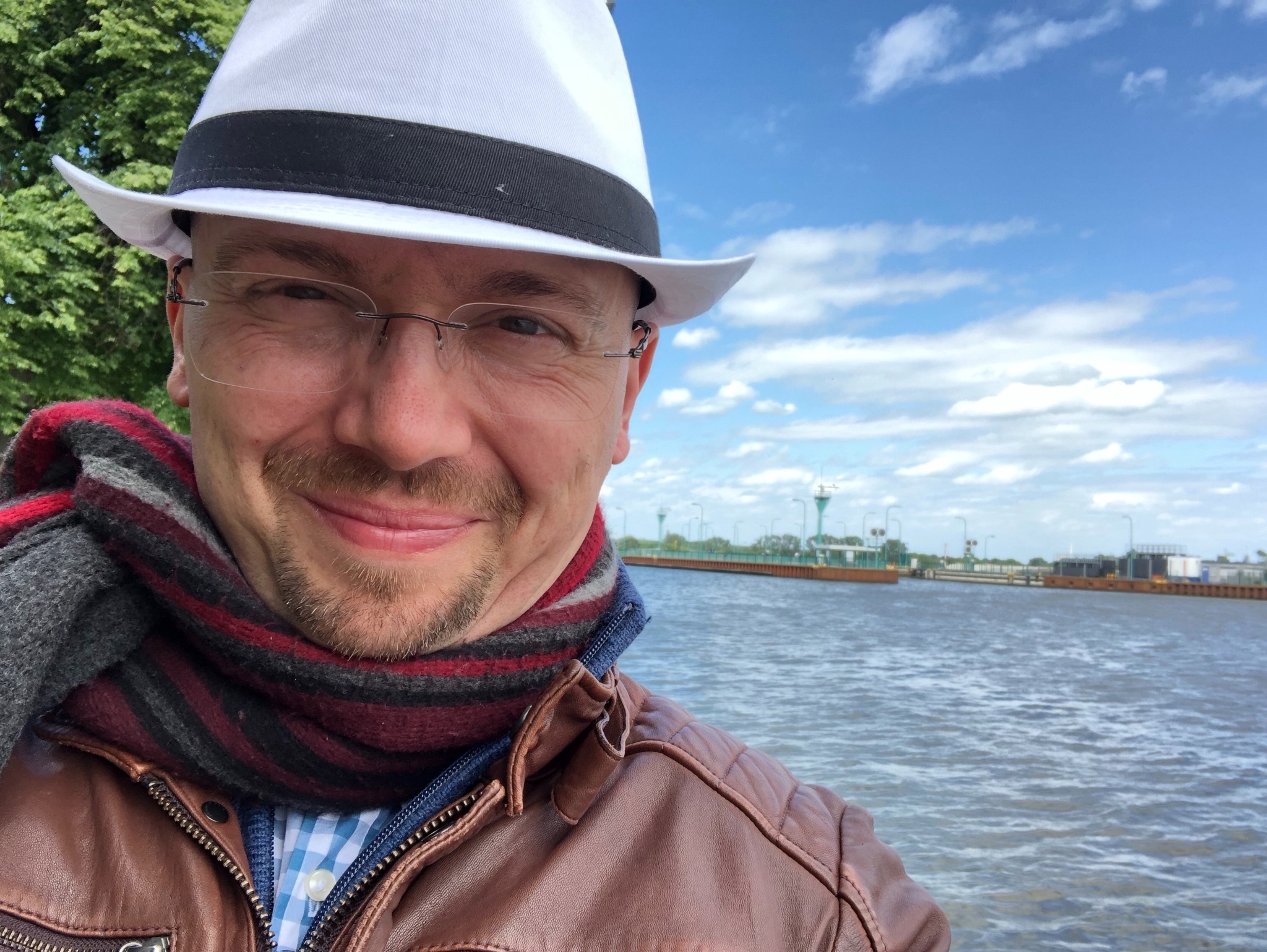 4A0EDE9C-F1A5-4B9C-B591-48EC413D3BEA